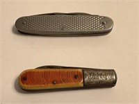 2 knives - one is a Barlow