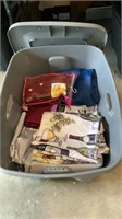 Tote with lid, variety of curtains
