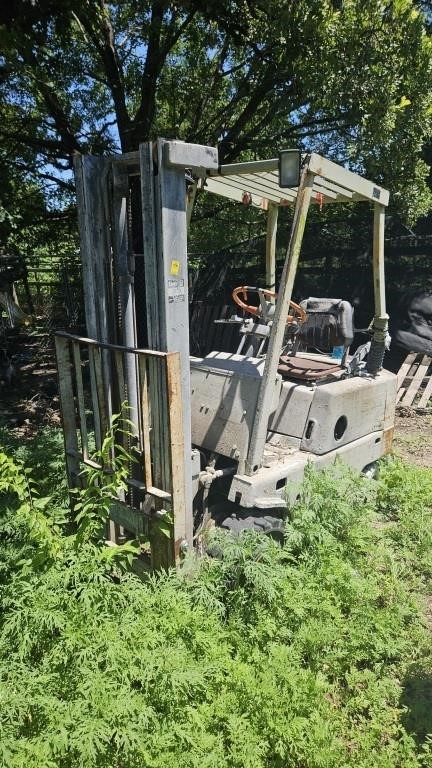 Clark warehouse  forklift ran when parked 2 years