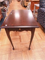 Small occasional table with two pullout candle