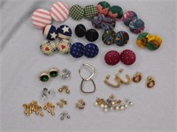 Pierced earrings: goldtone - sparkly - pearl