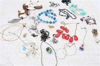 LOT OF VARIOUS NECKLACES