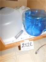 Blue acrylic ice bucket - 2 plastic cake takers