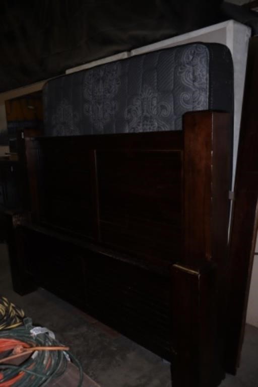 WOODEN HEADBOARD AND BED KING SIZE (CLEAN)