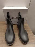 LADIES DREAM PAIRS BOOTS SIZE 10