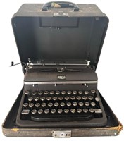Vintage Royal Quiet DeLuxe Typewriter
