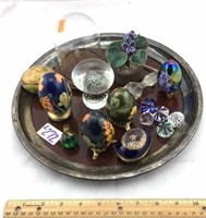 Tray lot of eggs, paper weights and bobbles
