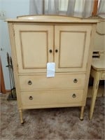 Beautiful French provincial chest. Matches 196
