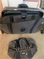 4 PC SUITCASE SET INCLUDING CARRY ON AND GARMENT