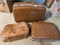 2 VINTAGE HARD SIDED SUITCASES AND AMERICAN