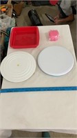 Swivel cake platter, plastic cake plate, silicone