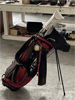 SET OF LADIES RIGHT HAND GOLF CLUBS AND BAG