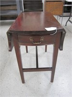 MAHOGANY DROPLEAF END TABLE WITH DRAWER