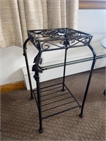 METAL PLANT STAND