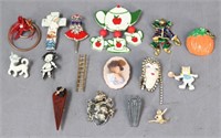 Brooches / 16 pc