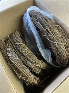 Box of 24 inch grapevine wreaths