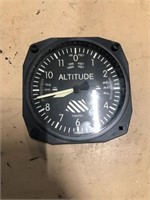 Airplane altitude wall clock