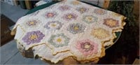 Vintage Hand Sewn Quilt - Very detailed,