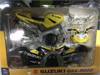 SUZUKI GSX-R600 1:12 DIE-CAST *Model Kit*