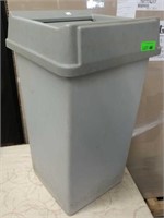 Square Rubbermaid Garbage Bin With Lid