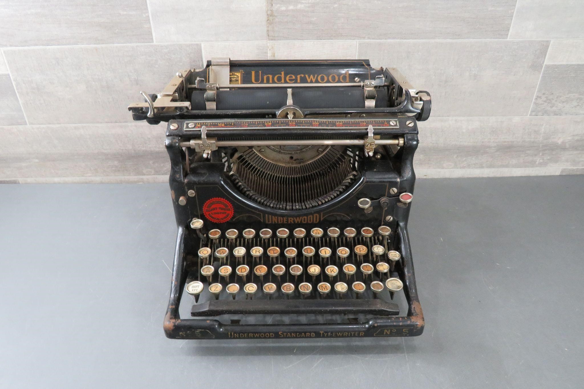 UNDERWOOD NO 5 TYPEWRITER / COVER