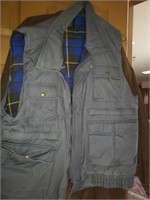 Grey / Blue Mountain Crest Plaid Vest Size Xl