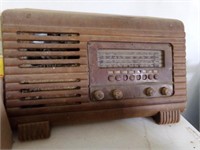 Philco Radio in Wood Case, 12" x 19" x 20"