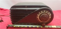 Vintage Farnsworth Model GT-050 Radio(turns on)