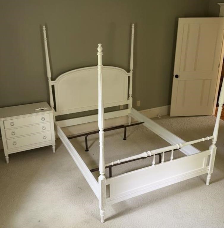 4-post bed & nightstand