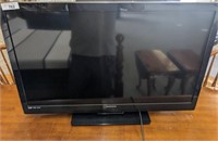 MAGNAVOX 39IN TV ON STAND W/ REMOTE