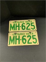2 Ontario License Plates 1933 - Refurbished Pair