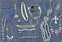 TRAY LOT ASSORTED COSTUME JEWELRY NECKLACE & MORE
