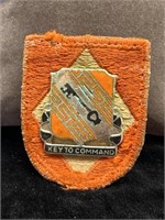 Vtg US Army 50th Signal Battalion Badge
