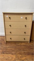4-drawer particle board dresser (32.5 x 16 x 28)