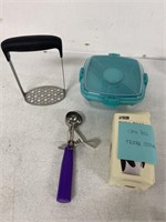 ASSORTED KITCHEN ITEMS