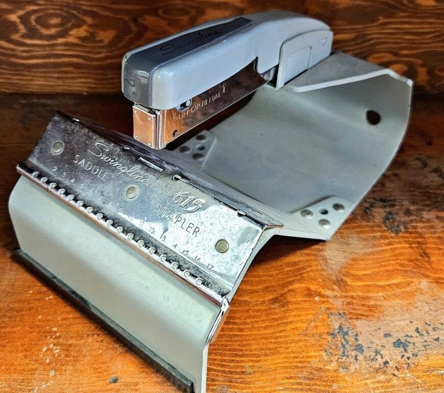 Swingline 615 Saddle Stapler