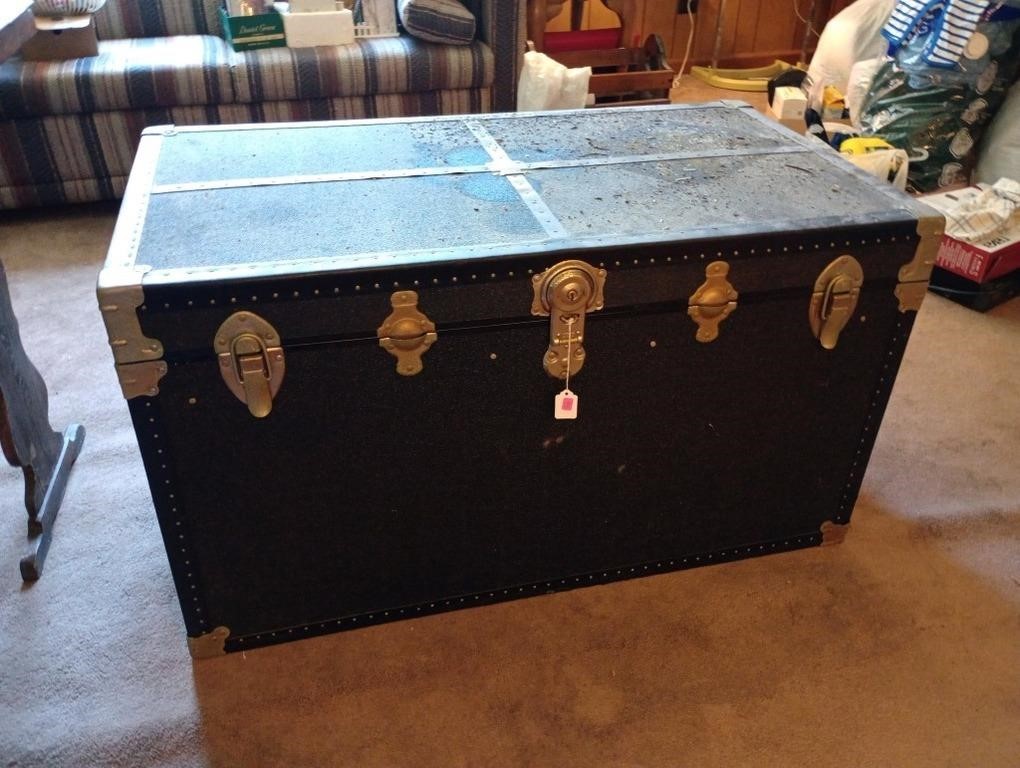 Nice large trunk with keys. Top needs cleaning