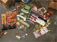 LOT OF VARIOUS HOLIDAY DECORATIONS