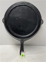 NO.8 CAST IRON SKILLET WITH HEAT RING