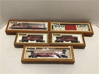 Five Tyco HO Gauge Model Trains