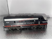 Southern Pacific Locomotive Model Train (living