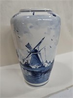 Delft  Holland vase 8.5