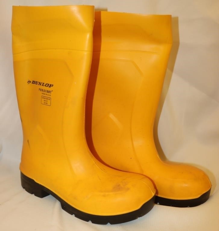Dunlop Steel Toed Rubber Boots, Size Medium