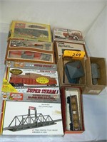 BOXED TRAIN LAYOUT BUILDINGS AND BRIDGE