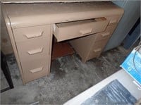 Antique Kneehole Desk w/(7) Drawers -