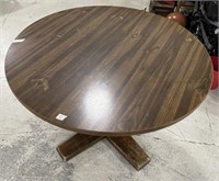 Late 20th Century Oak laminated Pedestal Table