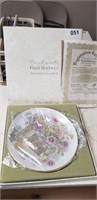 FLORAL HEIRLOOMS COLLECTOR PLATE