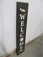 WOODEN WELCOME SIGN