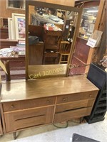 MID CENTURY 6 DRAWER DRESSER W/ MIRROR