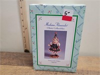 NIB  Alexander Santa's Little Helper Figurine